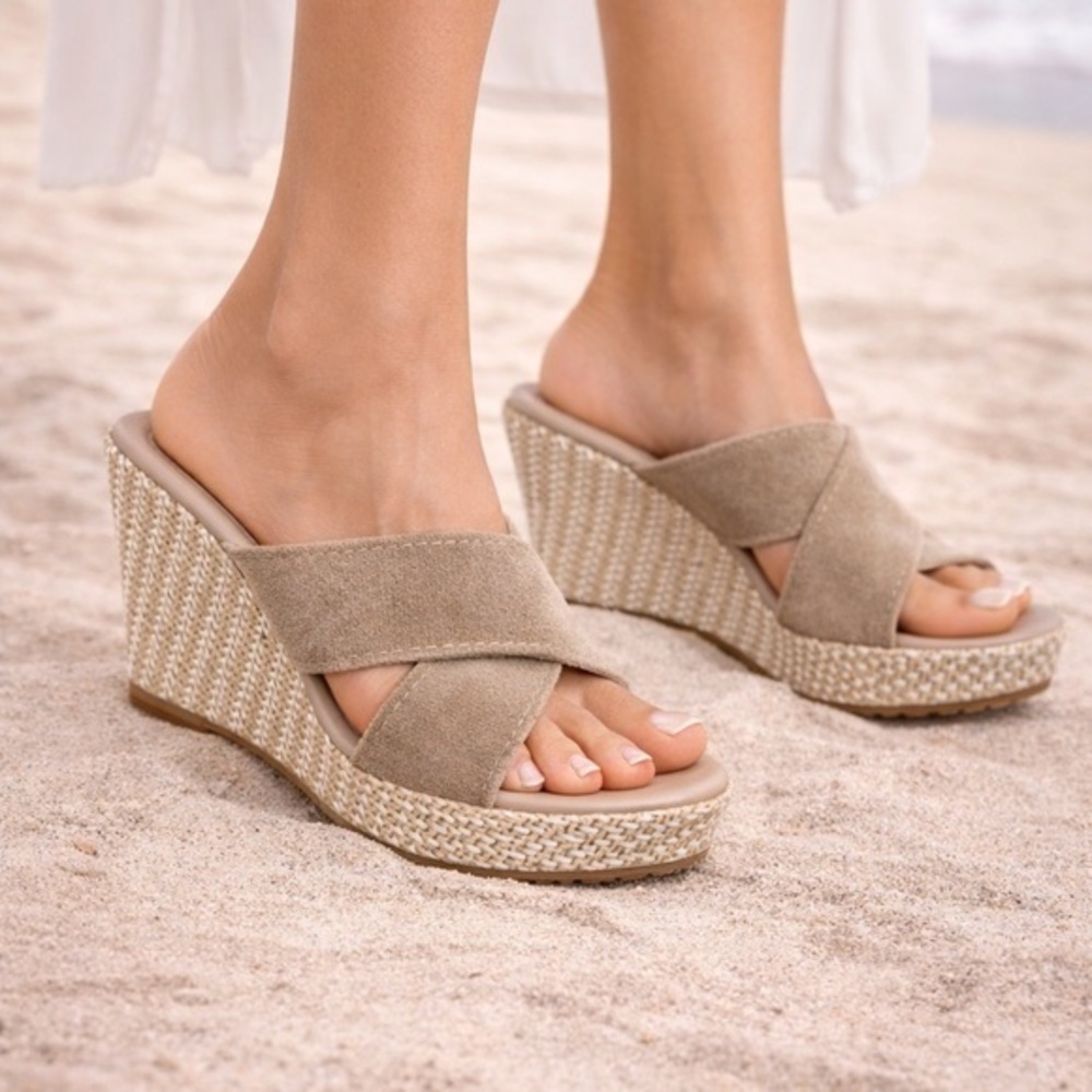 Source Unknown Tan Wedge Shoes with Cushioned Straps